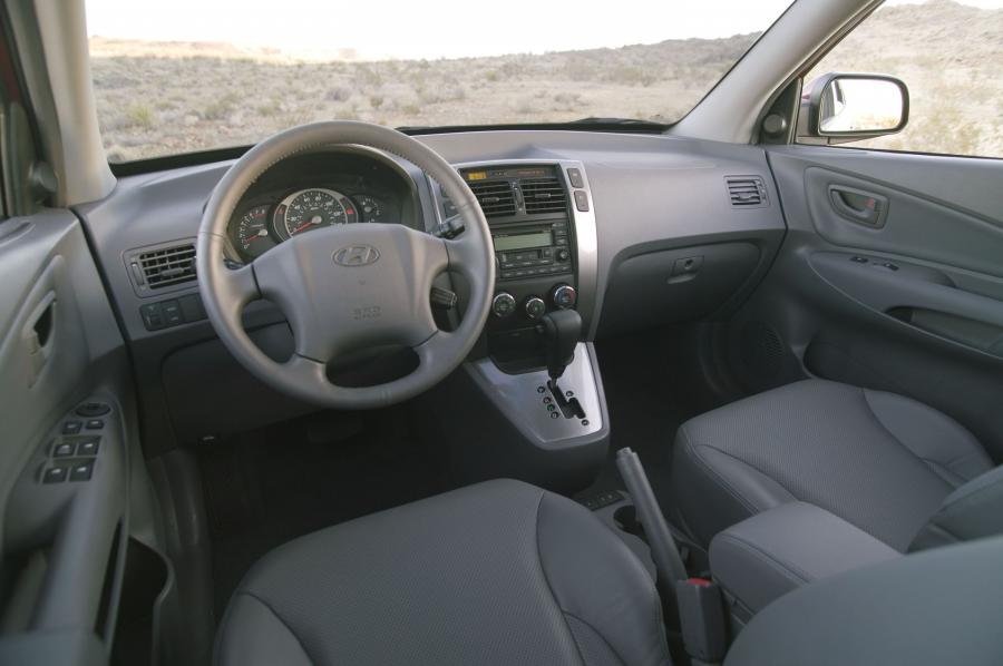  Hyundai Tucson 2004 года  (фото 29 из 74)